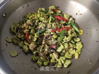 Stir-fried Broad Beans with Dried Vegetables recipe