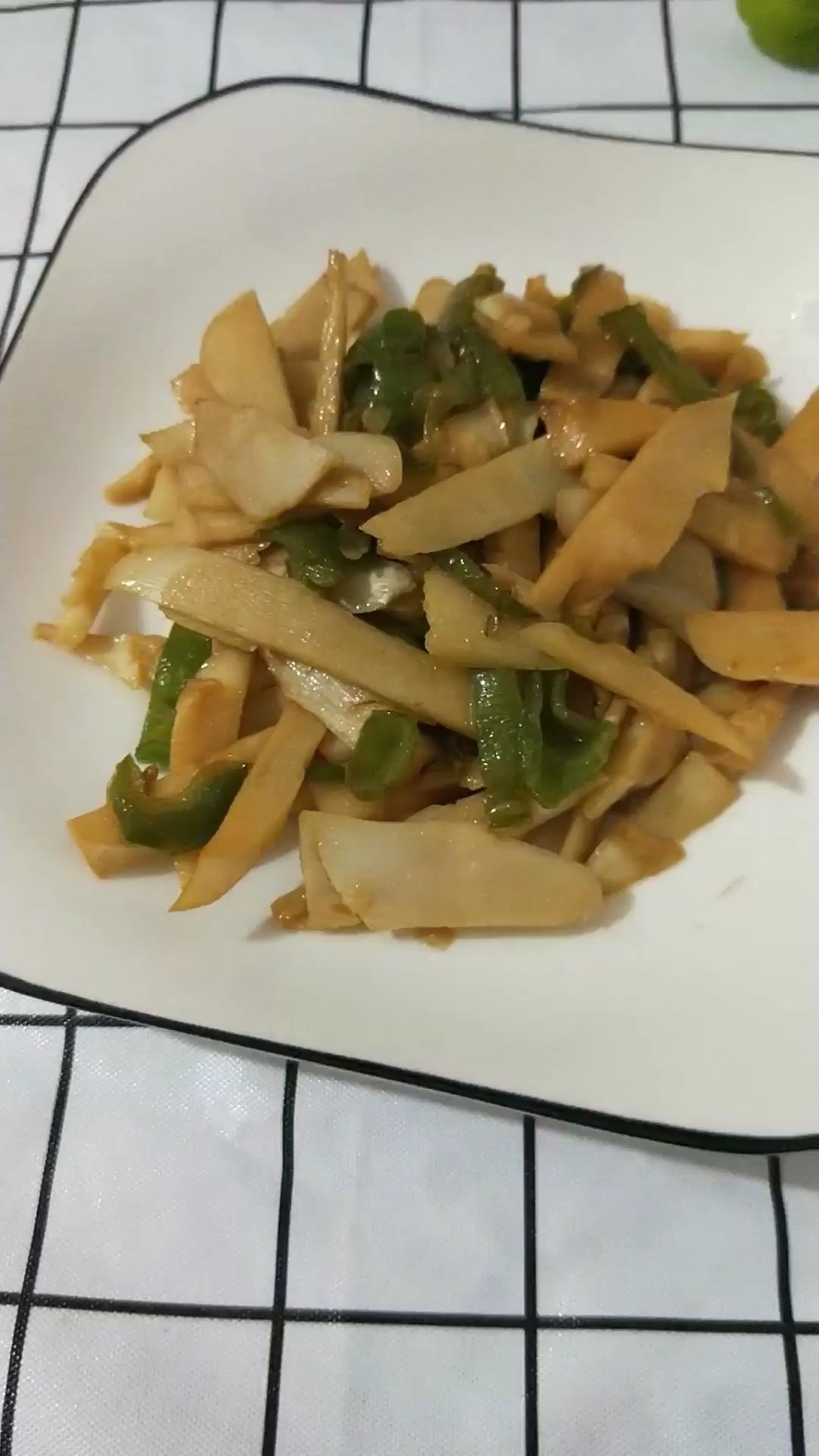 Stir-fried Bamboo Shoots with Green Pepper recipe