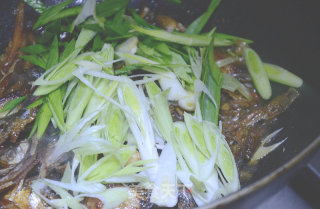 Weishan Commune Liuyang Cuisine: Shredded Mountain Pepper Oil Roasted Fish recipe