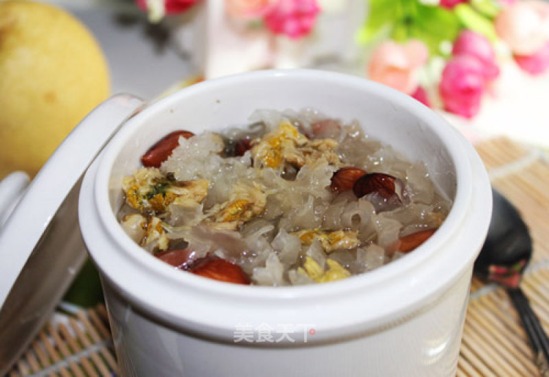 Stewed Tremella with Chrysanthemum and Almond recipe