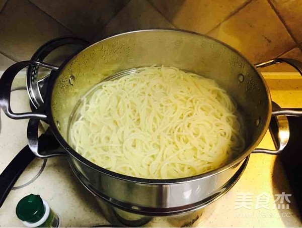 Easy-to-operate Spaghetti with Bacon and Tomato recipe