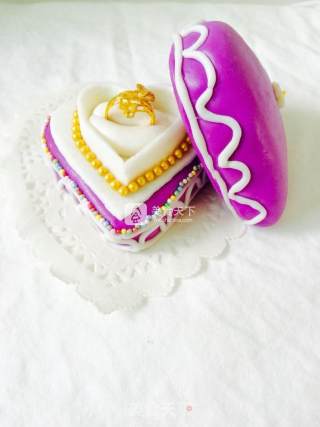 Fondant Cake Ring Gift Box recipe