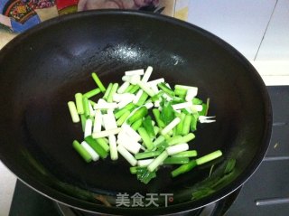 Stir-fried Garlic Sprouts with Dried Tofu recipe