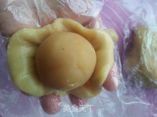 Mung Bean Paste and Egg Yolk Mooncakes recipe