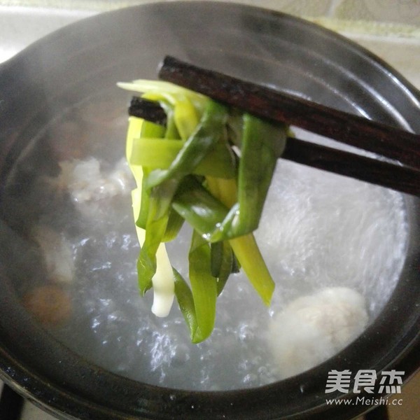 Lotus Seed Water Chestnut Soup recipe