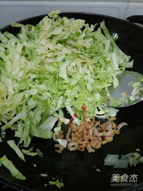 Fried Cabbage with Sea Rice recipe