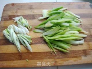 Stir-fried Carrots with Celery recipe