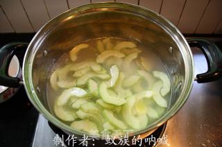 Summer Quick Soup---white Melon and Salted Egg Soup recipe