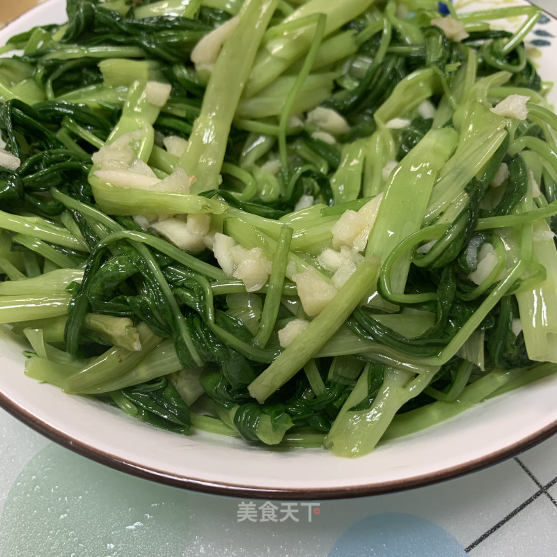 Stir-fried Water Spinach with Garlic recipe