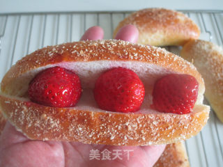 #四session Baking Contest and is Love to Eat Festival# Strawberry Filled Milk Bread recipe