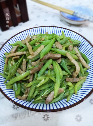 Home-cooked Meals-stir-fried Shredded Pork with Beans recipe