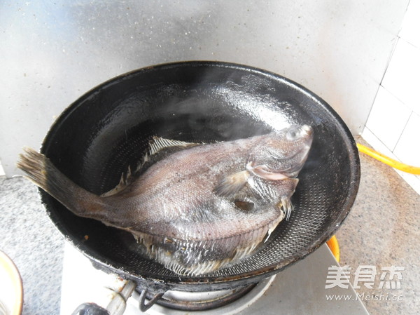 Grilled Partial Fish with Garlic recipe