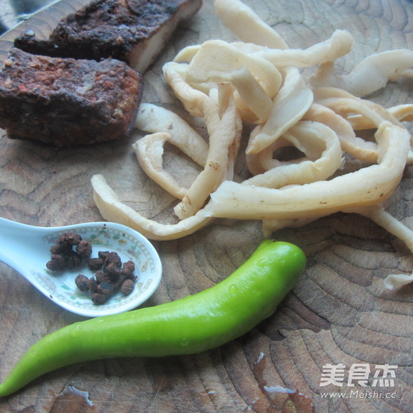 Roasted Bacon with Soy Sauce and Dried Radish recipe