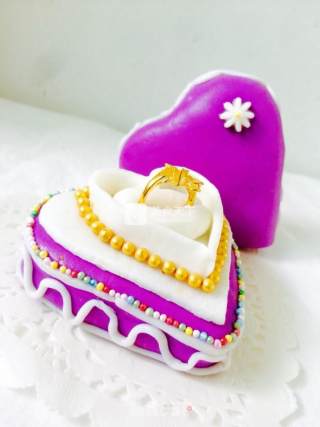 Fondant Cake Ring Gift Box recipe