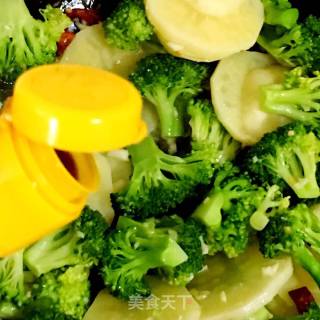 Garlic Broccoli Potato Chips recipe