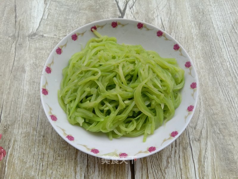 Stir-fried Shredded Lettuce recipe