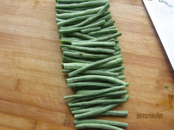 Garlic Beans with Sesame Sauce recipe