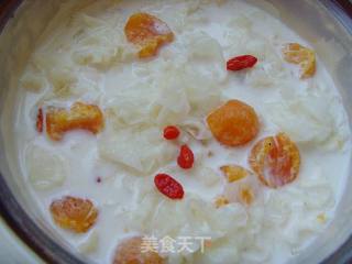 Breast Enhancement Holy Product-papaya and White Fungus Stewed Milk recipe