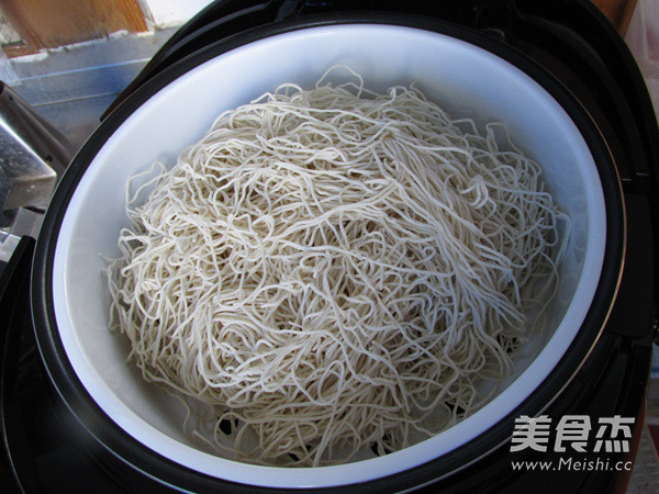 Steamed Lom Noodles with Cowpeas recipe