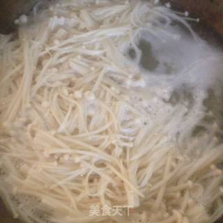Enoki Mushroom Mixed with Almonds recipe