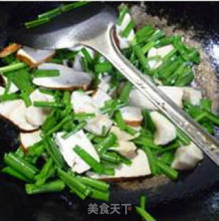 Stir-fried Leek and White Ling Mushroom recipe