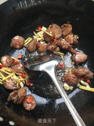 Stir-fried Sausage with Artemisia recipe