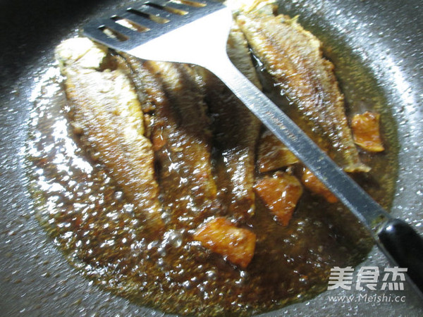 Small Yellow Croaker with Shacha Sauce recipe