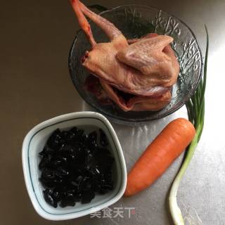 Pigeon Carrot Fungus Soup recipe