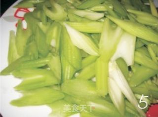 Stir-fried Lily with Celery and Wolfberry recipe