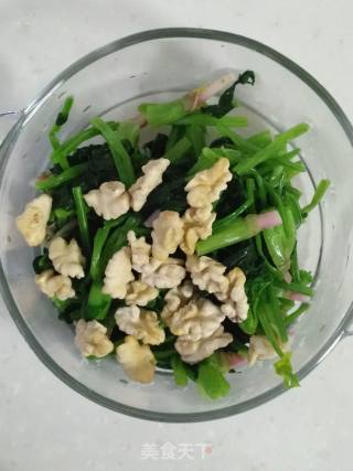 Spinach with Walnuts recipe