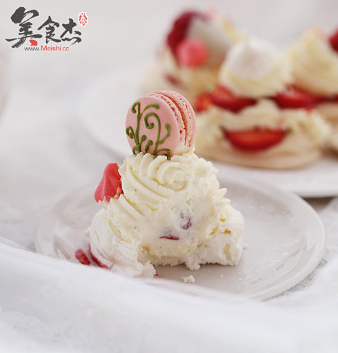 Strawberry Cream Meringue recipe