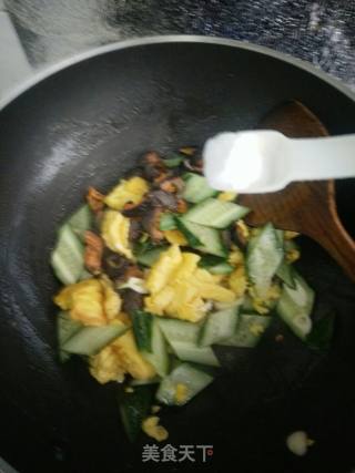 Fried Sea Cucumber with Cucumber and Egg recipe