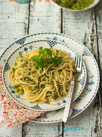 Pasta with Olive Oil and Lettuce