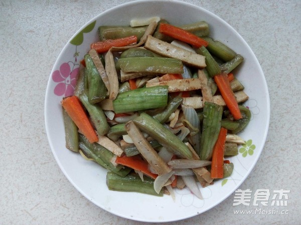 Stir-fried Loofah with Dried Beans recipe