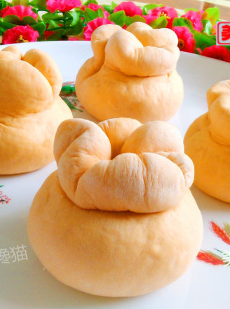 Carrot Sauce Pork Bun