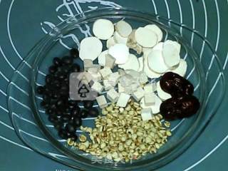 Nourishing Kidney and Removing Dampness Black Soy Milk recipe