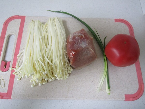 Pork Slices with Enoki Mushroom in Tomato Sauce recipe