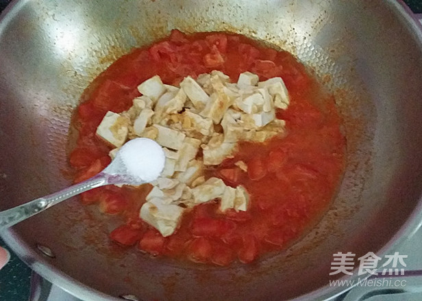 Braised Tomato with Crab Yolk Tofu recipe