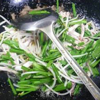 Fried Squid with Leek and Green Bean Sprouts recipe