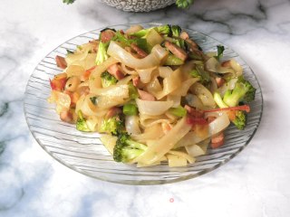 Fried Hor Fun with Broccoli Sausage recipe