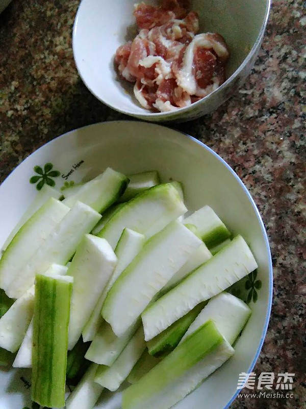 Loofah Pork Soup recipe