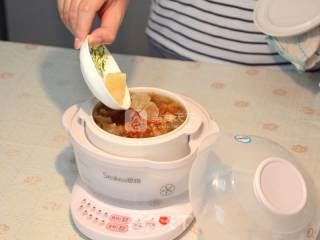 White Fungus and Lotus Seed Soup recipe