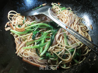 Stir-fried Noodles with Fragrant Dried Chicken and Vegetable recipe