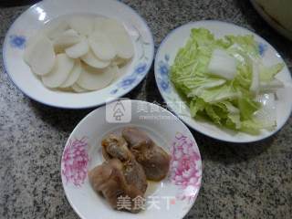 Boiled Rice Cakes with Chicken Gizzards and Cabbage recipe