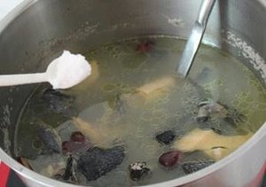 Durian Shell Black Chicken Soup recipe