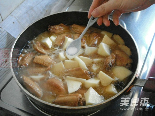 Braised Chicken Wings with Potatoes recipe