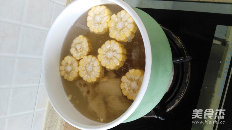 Corn Lotus Root Soup recipe