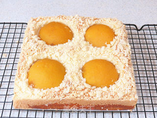 Crispy Outside and Soft Fruity Fragrance Inside. 【yellow Peach Crispy Bread】 recipe