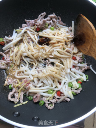 Stir-fried Crispy Bamboo Shoots with Lean Meat recipe