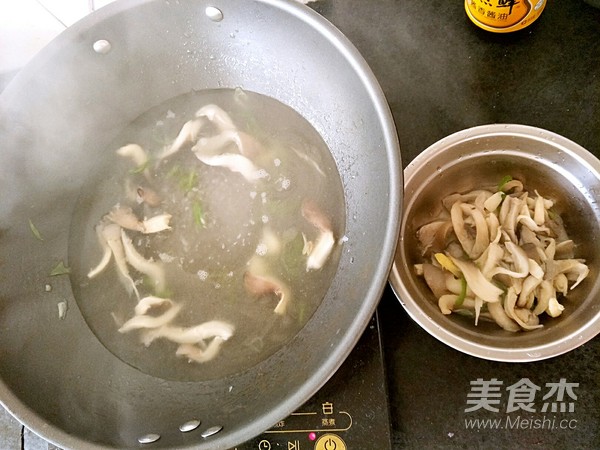 Oyster Mushroom Sliced Noodles recipe